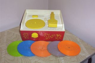 1971 Vintage Fisher Price Music Box Record Player with 5 records