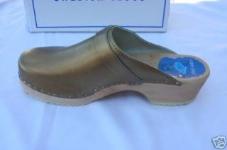 swedish made cape clogs by torpatoffeln brand new