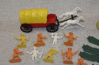 Lot of VINTAGE COWBOYS INDIANS CANOES TEEPEE HORSES WAGON Toys