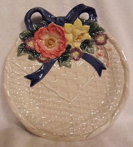 Fitz Floyd 1995 Plate Blue Ribbon and Flowers on A Bakset Weave Design 