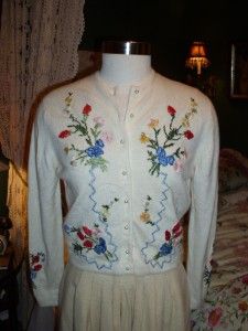 VINTAGE 50s HELEN BOND CARRUTHERS CASHMERE SWEATER W/ EMBROIDERY 