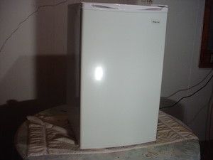 Magic Chef MCBR445W1 4 4 CU ft Compact Refrigerator