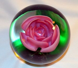 Joe St Clair glass paperweight one pink crimped rose 5 rows of 3