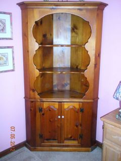 SOLID KNOTTY PINE CORNER CABINET / CHINA CUPBOARD / HUTCH BUFFET LARGE