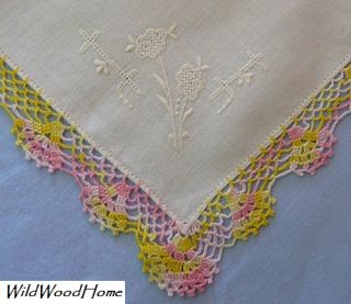 Vintage White Embroidery Flower Corner Crochet Edge Ladies Hanky