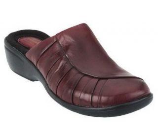 Clarks Artisan Ruthie Shine Lightweight Leather Clogs   A226705