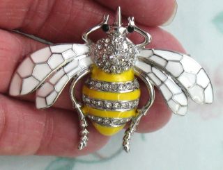 VINTAGE STYLE YELLOW ENAMEL CRYSTAL BEE BUG WHITE WING BROOCH PIN