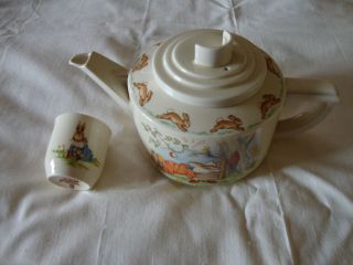 Vintage Royal Daulton Tea Pot Bunnykins