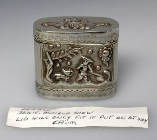 L164 ANTIQUE C. 1900 CHINESE SILVER OPIUM BOX WITH FIGURAL BAT LID