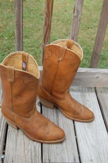 WOW. What an great pair of Vintage Mens DINGO Cowboy boots