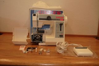 Singer Featherweight Plus Model 324 Sewing Machine