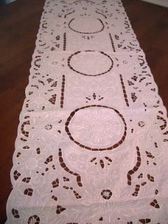 stunning embroidery table runner