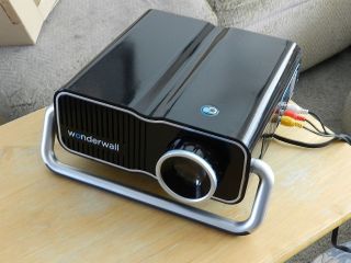 WONDERWALL PROJECTOR FOR DVD, VHS PLAYER, TV AND VIDEO GAMES