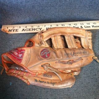 RSG2  14 Rawlings baseball glove, left hand catch, right hand throwr