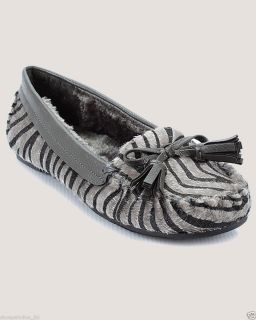  footwear with these moccasin inspired comfy flats featured round toe