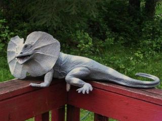 20 LRG Plastic Grey Frilled Lizard Dragon Statue Toy