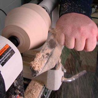 Lock the wood in multiple positions for better accuracy in detail work