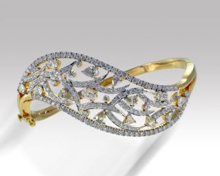  Gold 6 20 Carats Round and Fancy Shape Diamond Bangle Bracelet