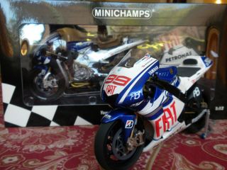 Minichamps 2010 Yamaha YZR M1 Jorge Lorenzo MotoGP World Champion Flag Box RARE  