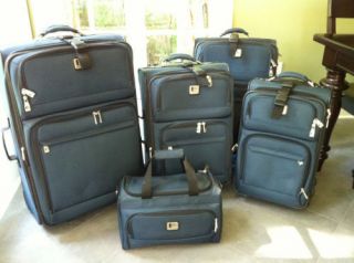 Kenneth Cole Reaction 4 Piece Luggage Set