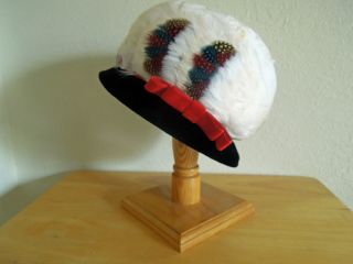 Vintage Womens Lynne Brooke Feather Hat
