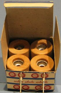 1950S WOODEN ROLLER SKATE WHEELS IN ORIG BOX BY CHICAGO T234