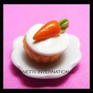 Miniature Cupcake on a Ceramic Plate * Doll House Food / Cakes