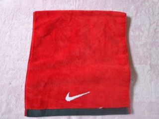 Nike Essential Swoosh Towel Sport Red/White/Anth racite M 30 1/2x14