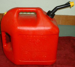 VINTAGE BLITZ 5 GALLON GAS CAN VENTED DOUBLE HANDLE GREAT CONDITION