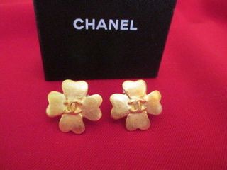 AUTH Chanel gold cc logo clover Earrings  