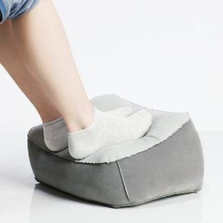 INFLATABLE TRAVEL FOOTREST FOR COMFORT & CIRCULATION