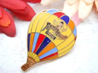 VINTAGE GOLD TONE ENAMEL PHINEAS AND FERB SIGNED HOT AIR BALLOON PIN