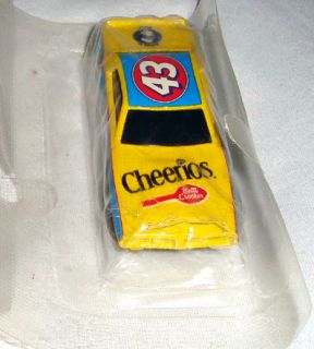 Hot Wheels General Mills Cheerios NASCAR Die Cast car 43 Richard Petty