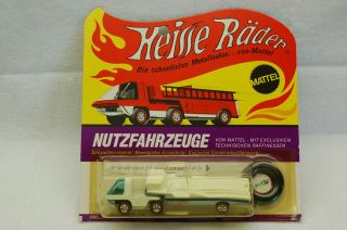 Hot Wheels Heavyweights Heisse Rader Racer Rig White Mint Carded MOC