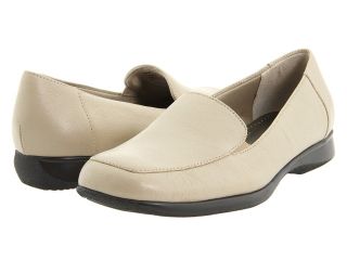 Trotters Jenn Womens Slip on Shoes (White)